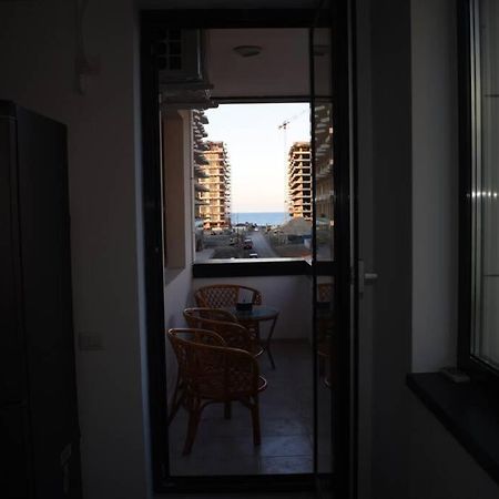 Apartment By The Lake With A View Mamaia Exterior photo