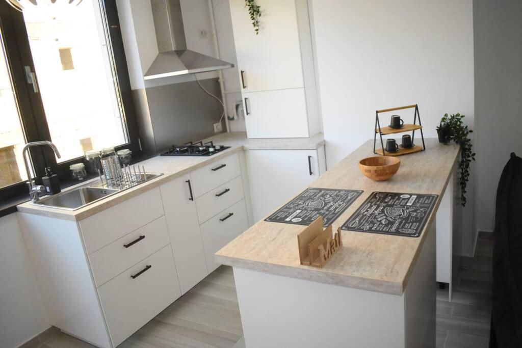 Apartment By The Lake With A View Mamaia Exterior photo