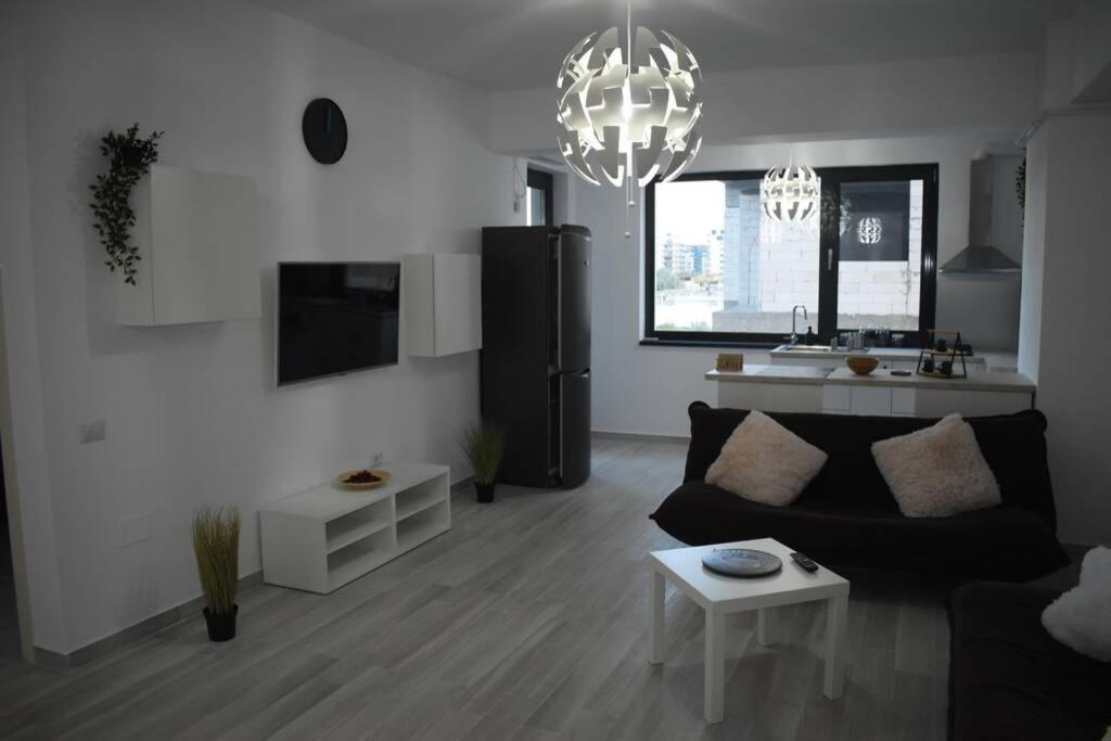 Apartment By The Lake With A View Mamaia Exterior photo