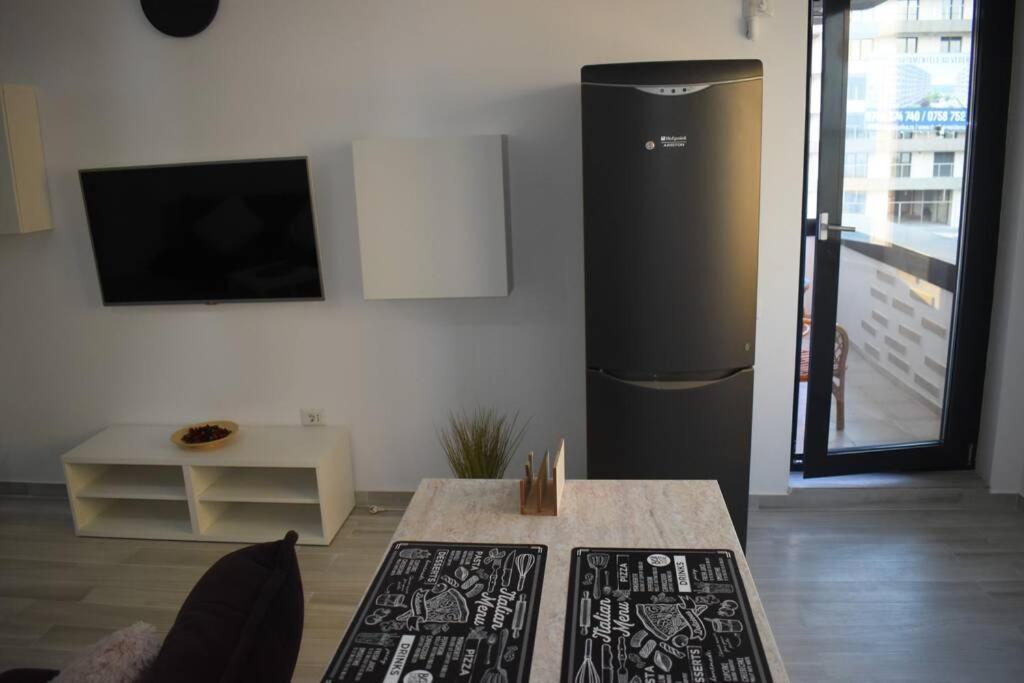 Apartment By The Lake With A View Mamaia Exterior photo