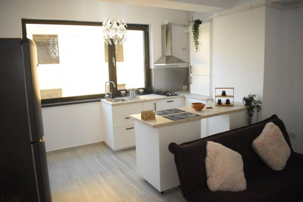 Apartment By The Lake With A View Mamaia Exterior photo